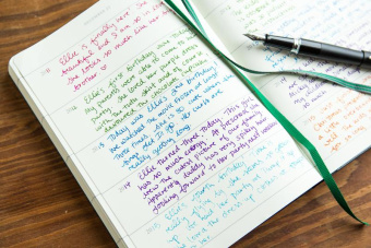 Записная книжка воспоминаний, дневник на 5 лет Leuchtturm A5 (145 x 210 мм), ягодная