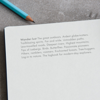 Записная книжка Leuchtturm A5(145 x 210 мм) в точку, синий, с цитатой