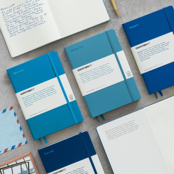 Записная книжка Leuchtturm A5(145 x 210 мм) в точку, синий, с цитатой