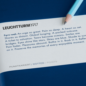 Записная книжка Leuchtturm A5(145 x 210 мм) в точку, синий, с цитатой